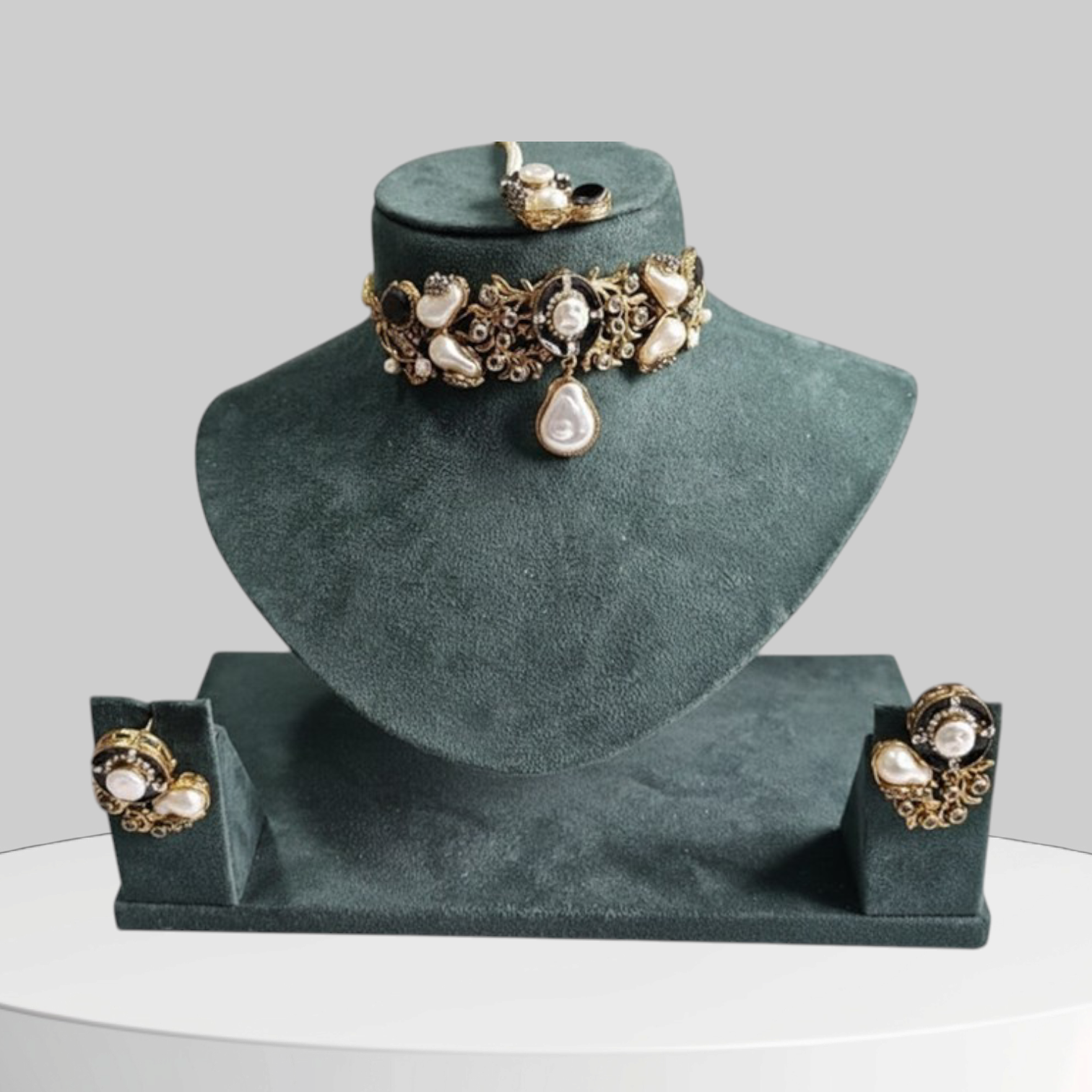 The Amethyst Bloom Choker – Purple Accents & Baroque Pearls